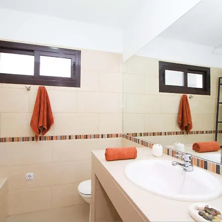 וילה Playa Blanca Sleeps 6 Air Con Wifi